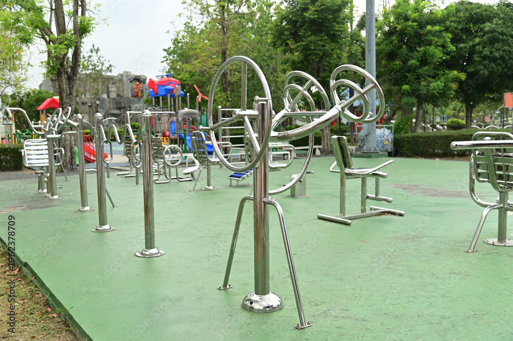 Obraz premium A variety of stainless steel exercise equipment is available for users to enjoy in Bang Sai Park, a local public park.
