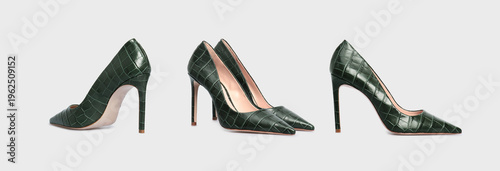 Foto Set of emerald pointy toe women's shoes with high heels pumps isolated on white background