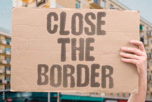 Canvastavla "Close The Border" Political consensus builds around shutting borders