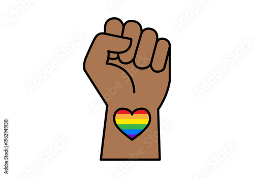 Puño cerrado de piel morena con un corazón de la bandera arcoíris lgbtq en la muñeca que simboliza la lucha y el orgullo