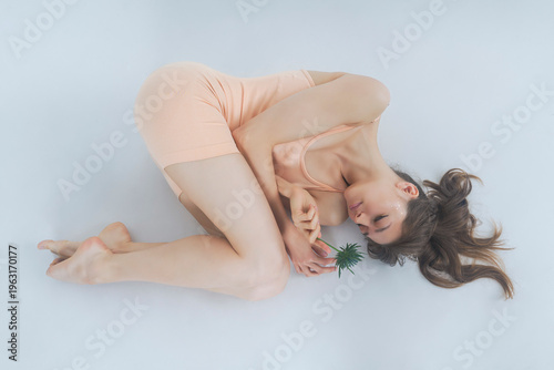 Fotografie visualization of a woman's self-perception, psychological state, negative emotio