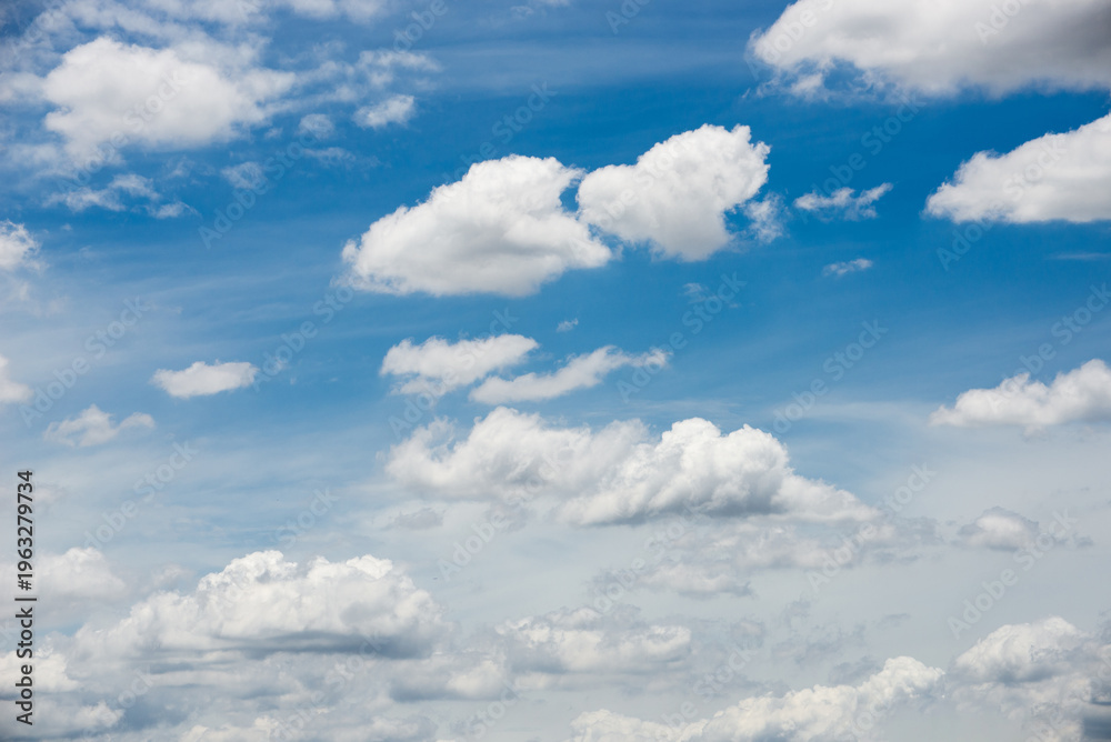 Fototapeta premium beautiful blue sky and white fluffy cloud horizon outdoor for background.