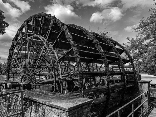 Photos Waterwheel at L'Isle sur-la-Sorgue, Avignon, Vaucluse, Provence - one of twenty