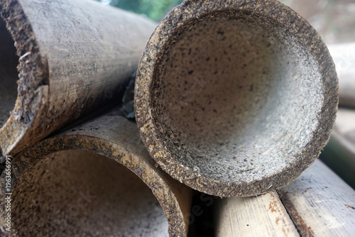 Tableau sur toile A close-up shot of stacked pieces of old bamboo