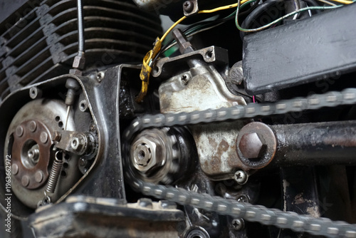 Fotografia magnetic wheel in the machine with a counterweight hole, a lever mechanism conne