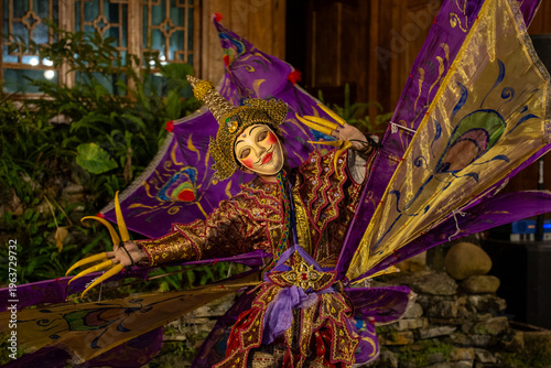 Tableau sur toile Traditional Dance Performance in Jingmai Mountain, Yunnan, China