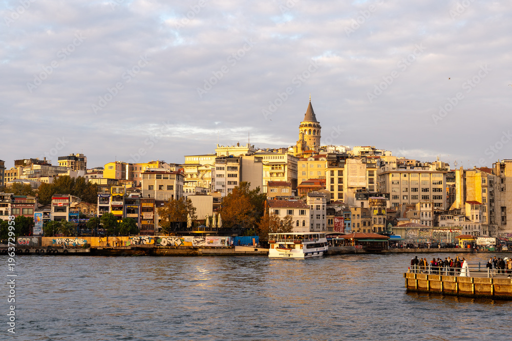 Fototapeta premium Galata Tower and Waterfront Skyline in Istanbul, Turkey