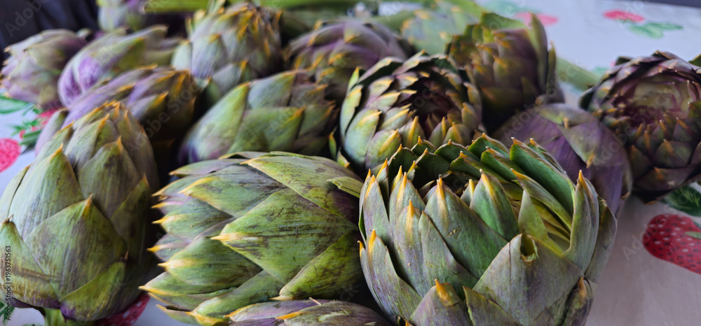 Obraz premium Close up view of Artichokes set up on table to be cooked