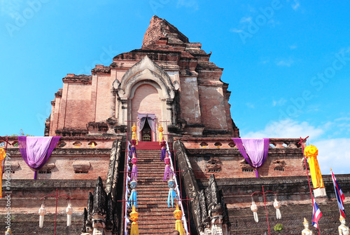 Tablou pe pânză Famous sightseeing landmark - Wat Chedi Luang Temple in Chiang Mai, Thailand