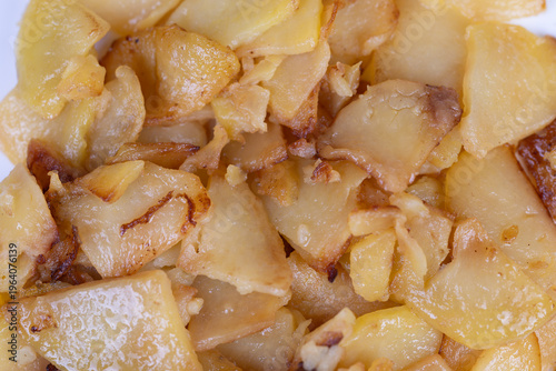 Fotografi Culinary fried potatoes texture study focuses on crispness and color variation,