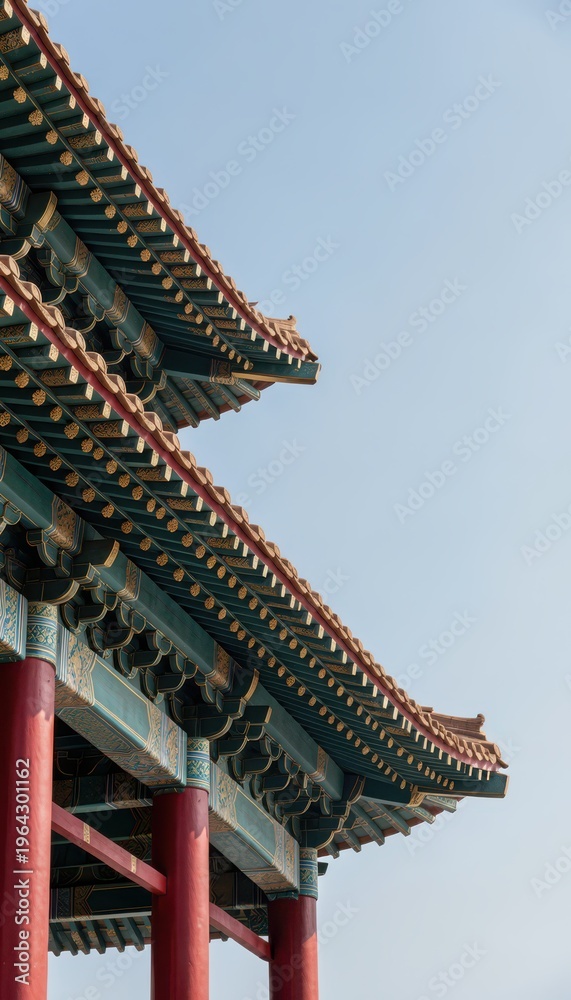 Obraz premium Traditional East Asian Pagoda Roof with Red Pillars and Green Tiles