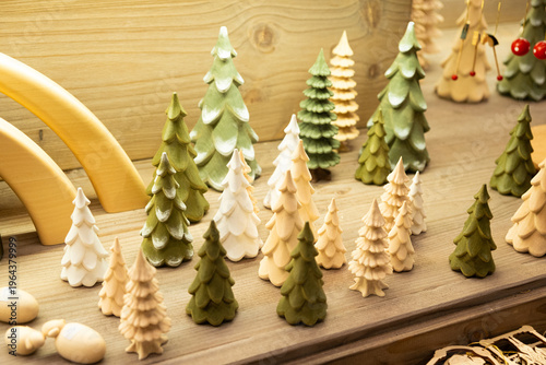 Картината върху платно Assorted eco-friendly holiday ornaments in a gift shop at the Christmas market