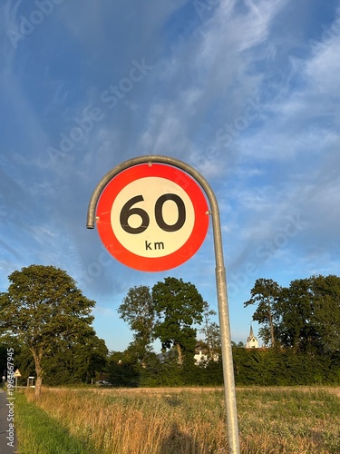 Fotografía speed limit road sign