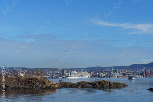 Wallpaper Mural Oslo und der Oslofjörd in Frühling Torontodigital.ca