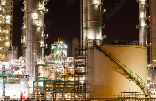 Tableau sur toile Petrochemical tanks in a harbour