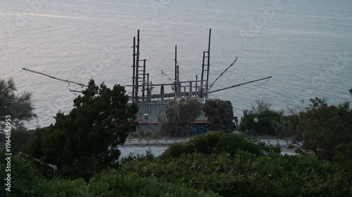 antico Trabucco in legno sulla costa del Gargano, in Puglia