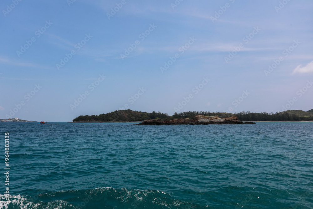Naklejka premium Go out and enjoy the sea breeze