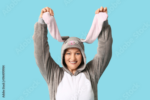 Funny senior woman in Easte...