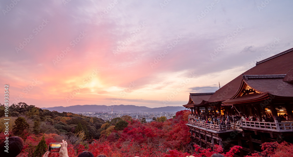 Obraz premium during the season of autumn foliage, a period of exceptional beauty. Gion,The district was built to accommodate the needs of travellers and visitors to the shrine. 