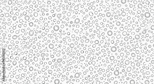 Texture abstraite composée de nombreuses petites bulles d'air et de gouttelettes d'eau cristallines sur un fond blanc lumineux et minimaliste.