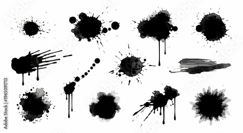 Conjunto de elementos abstractos de salpicadura de tinta negra con efectos de goteo y manchas de acuarela sobre un fondo blanco limpio.