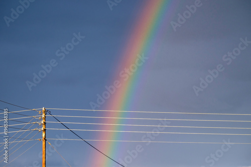 Stromleitung mit Regenbogen. Peloponnes, Griechenland  26017.jpg