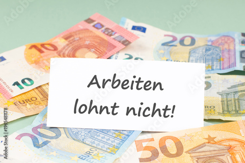 Obraz na plátně Work does not pay in german language, low salary, high living costs, basic incom