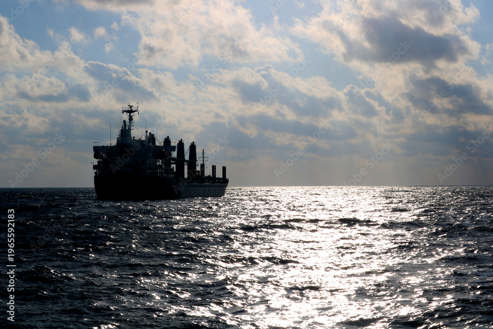 Obraz premium Cargo Ship Sailing Across Open Sea