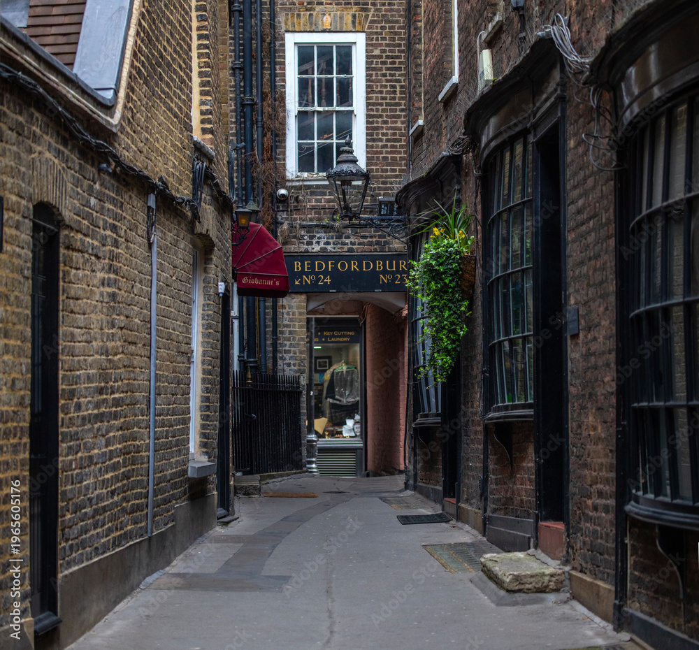 Obraz premium Goodwin's Court in London, UK