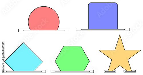 シンプルな台座に配置されたカラフルな幾何学図形セット（円・正方形・多角形・星形）フラットデザインの教育・資料向けイラスト