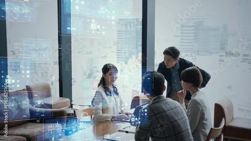 オフィスで会議するビジネスパーソンのグループとデジタルテクノロジーのコンセプトイメージ