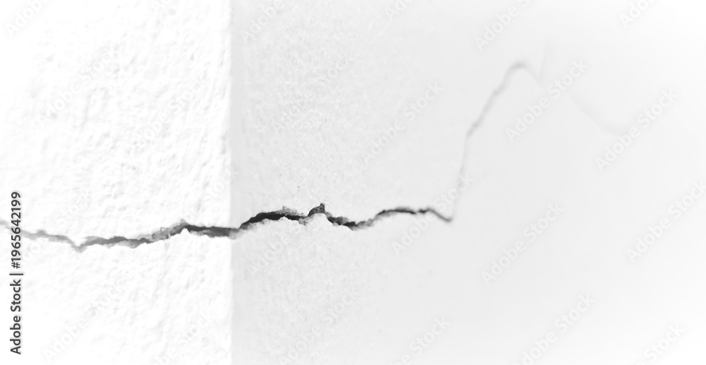 Obraz premium Close-up of a deep crack in a white concrete wall corner, representing structural damage, building failure, and repair needs.