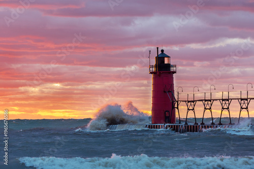 Cuadro en lienzo 64795-02413 South Haven Lighthouse at sunset South Haven,  MI
