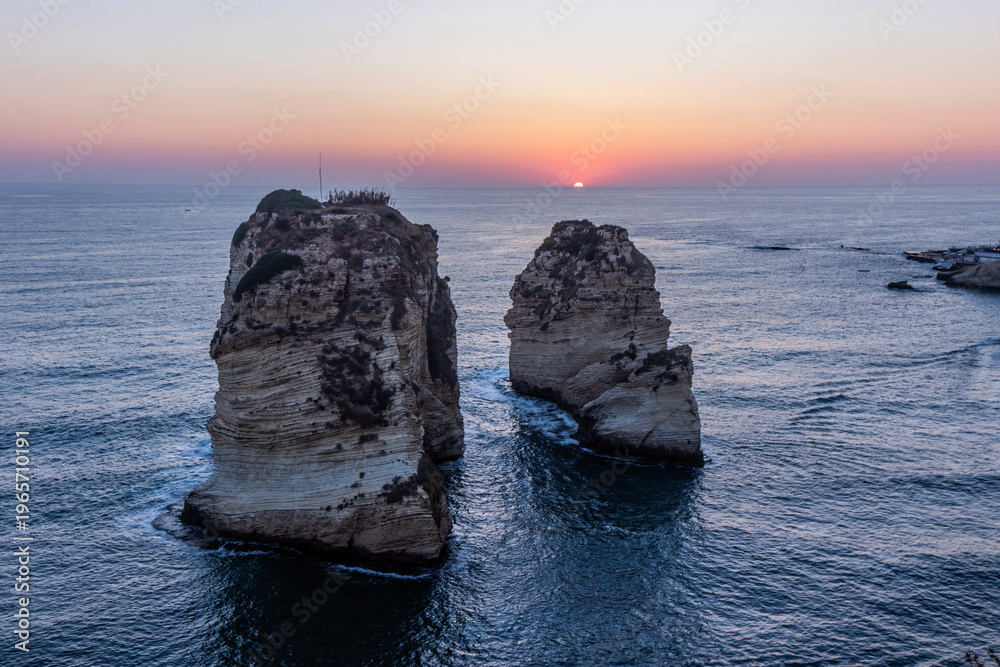 Fototapeta premium Sunset view of Pigeon (Al Raouche) Rocks in Beirut, capital of Lebanon