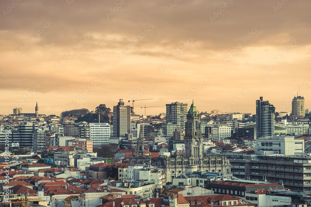Fototapeta premium Skyline of Porto at dusk showcases a blend of modern and historic buildings. Digital nomads adapt to rising living costs and a shifting housing market in this vibrant city