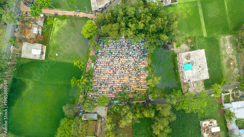 Schilderij op canvas Aerial view highlighting a large muslim community praying outdoors during eid al