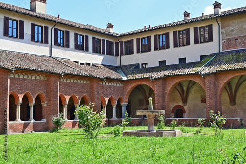 Photos Milano, L'abbazia benedettina di Chiaravalle, Lombardia, Italia