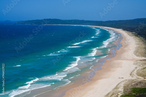Φωτογραφία High angle view of Cosy Corner at Tallow Beach in Byron Bay, Australia, with tur