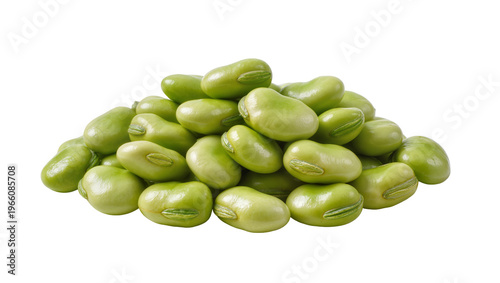 Foto Vibrant green fresh fava beans piled in a small mound, isolated on transparent b