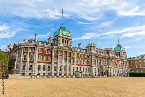 Photos Old Admiralty Building i
Horse Guards Parade in London