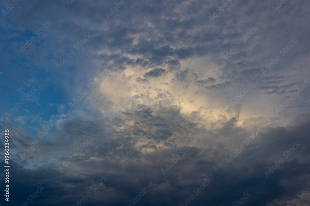 Fototapeta premium Beautiful sky and clouds at sunset