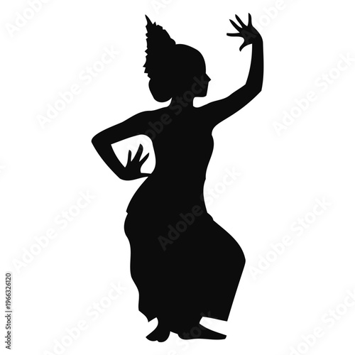 Foto Silhouette of Traditional Southeast Asian Dancer in Elegant Pose