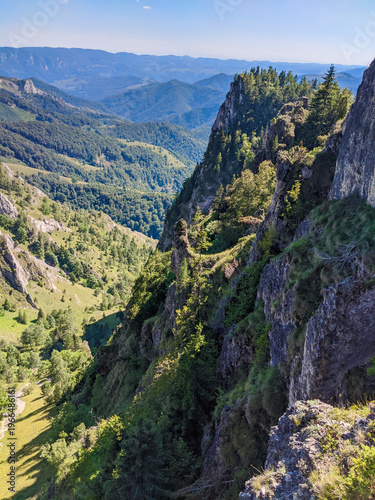 Slika na platnu Majestic mountainous landscape on a sunny day