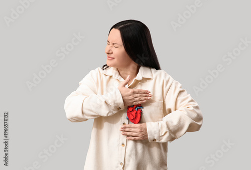 Young woman with paper orga...