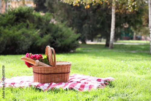 Wicker basket with baguette...