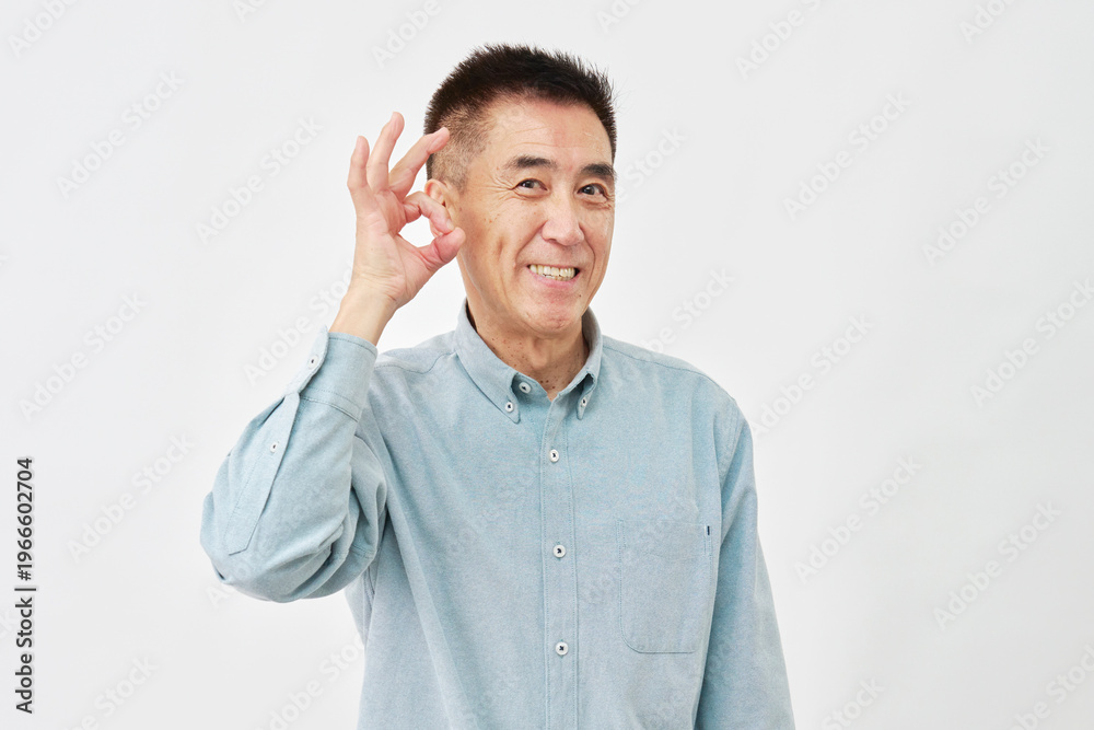 Fototapeta premium 白背景でOKサインの男性