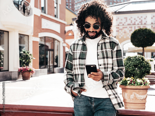 Cuadro en lienzo Handsome smiling hipster  model