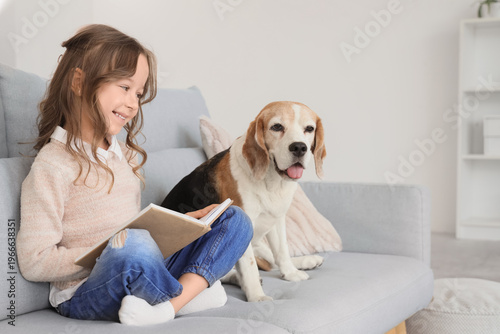 Cute little girl with Beagl...