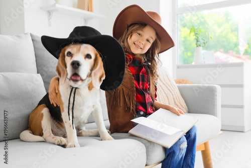 Little girl in cowboy costu...