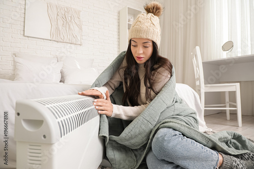 Frozen young woman with pla...